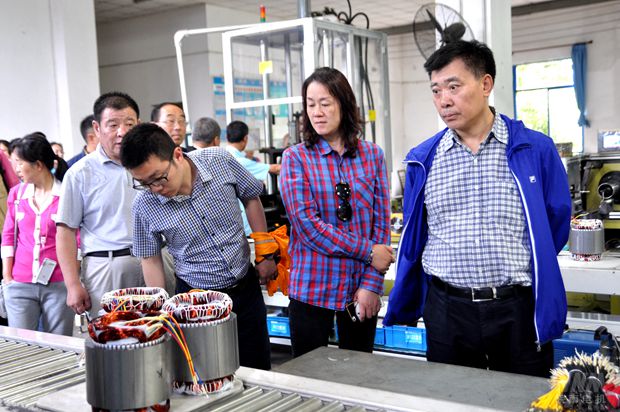 皖南电机:与会代表在车间参观 皖南电机:与会代表在车间参观